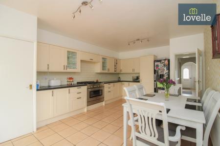 3 bedroom Semi-detached bungalow for sale in Healing Road, Stallingborough, DN41