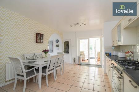 3 bedroom Semi-detached bungalow for sale in Healing Road, Stallingborough, DN41