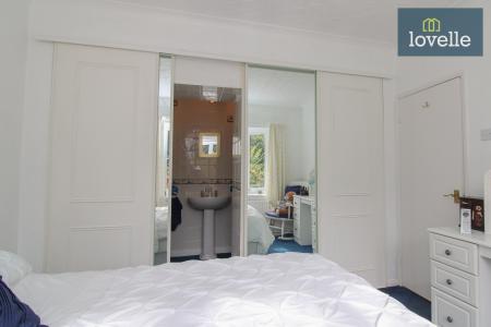 3 bedroom Semi-detached bungalow for sale in Healing Road, Stallingborough, DN41