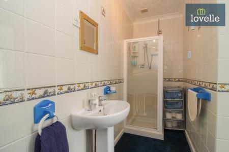 3 bedroom Semi-detached bungalow for sale in Healing Road, Stallingborough, DN41