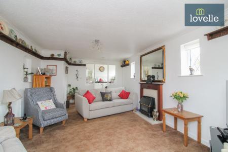 3 bedroom Semi-detached bungalow for sale in Healing Road, Stallingborough, DN41