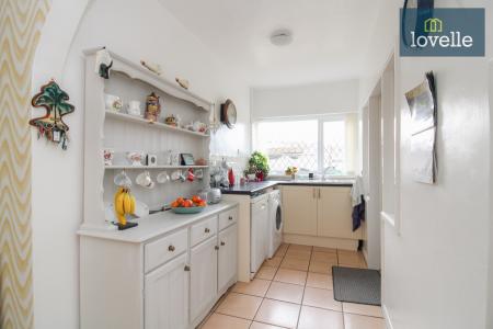 3 bedroom Semi-detached bungalow for sale in Healing Road, Stallingborough, DN41