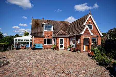 3 bedroom Detached house for sale in High Street, Grainthorpe, LN11