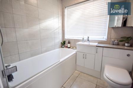 4 bedroom Bungalow for sale in Hunter Place, Louth, LN11