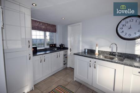 4 bedroom Bungalow for sale in Hunter Place, Louth, LN11