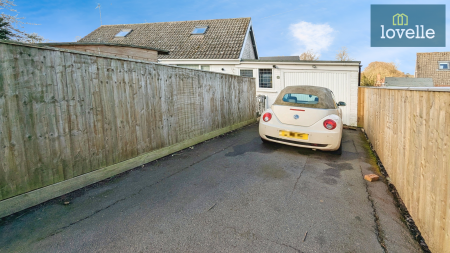 4 bedroom Bungalow for sale in Hunter Place, Louth, LN11