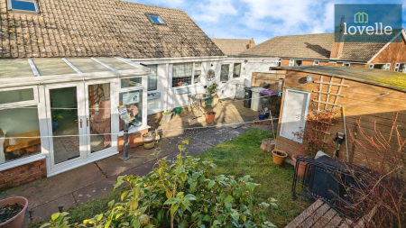 4 bedroom Bungalow for sale in Hunter Place, Louth, LN11