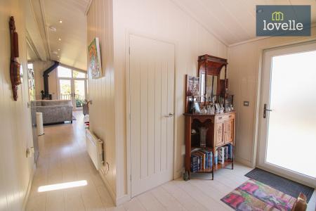 4 bedroom Detached bungalow for sale in Kenwick Park, Louth, LN11