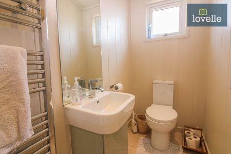 4 bedroom Detached bungalow for sale in Kenwick Park, Louth, LN11