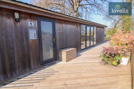 4 bedroom Detached bungalow for sale in Kenwick Park, Louth, LN11