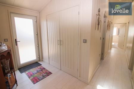 4 bedroom Detached bungalow for sale in Kenwick Park, Louth, LN11