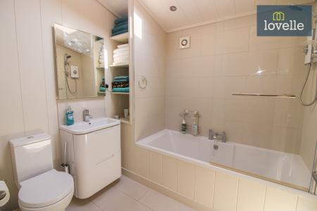 4 bedroom Detached bungalow for sale in Kenwick Park, Louth, LN11