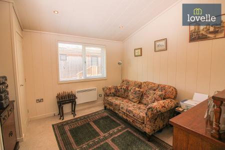 4 bedroom Detached bungalow for sale in Kenwick Park, Louth, LN11