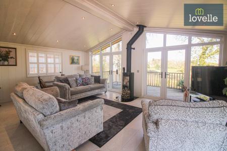 4 bedroom Detached bungalow for sale in Kenwick Park, Louth, LN11