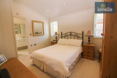 4 bedroom Detached bungalow for sale in Kenwick Park, Louth, LN11