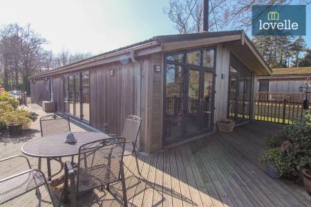 4 bedroom Detached bungalow for sale in Kenwick Park, Louth, LN11