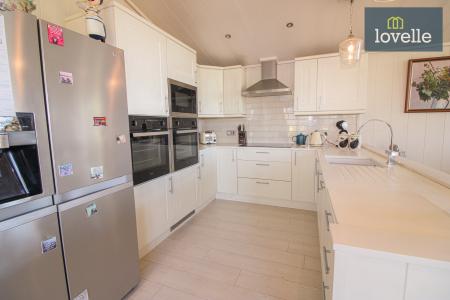 4 bedroom Detached bungalow for sale in Kenwick Park, Louth, LN11