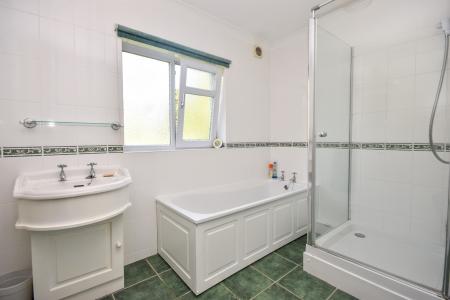 4 bedroom Detached bungalow for sale in Kenwick Pastures, Louth, LN11