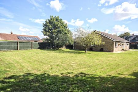 4 bedroom Detached bungalow for sale in Kenwick Pastures, Louth, LN11