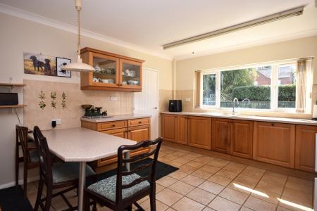 4 bedroom Detached bungalow for sale in Kenwick Pastures, Louth, LN11