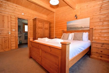 4 bedroom Log Cabin for sale in Kenwick Retreat, Louth, LN11