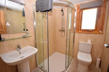 4 bedroom Log Cabin for sale in Kenwick Retreat, Louth, LN11