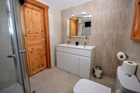 4 bedroom Log Cabin for sale in Kenwick Retreat, Louth, LN11