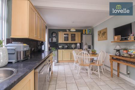 4 bedroom Terraced House for sale in Little Coates Road, Grimsby, DN34