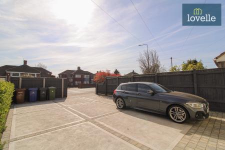 4 bedroom Terraced House for sale in Little Coates Road, Grimsby, DN34