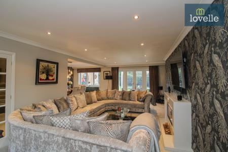 4 bedroom Detached house for sale in Main Road, Ashby Cum Fenby, DN37