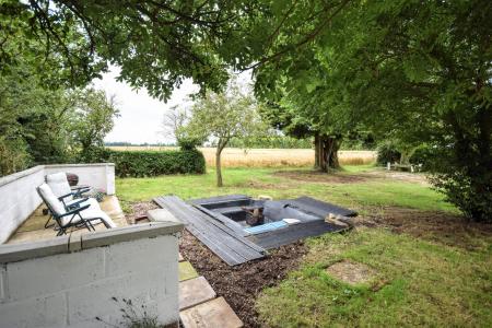 4 bedroom Detached house for sale in Main Road, Saltfleetby, LN11