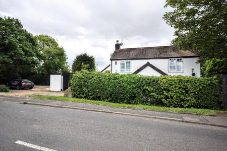 4 bedroom Detached house for sale in Main Road, Saltfleetby, LN11