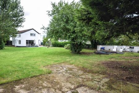 4 bedroom Detached house for sale in Main Road, Saltfleetby, LN11