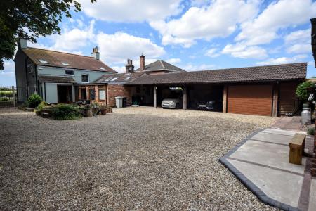 4 bedroom Detached house for sale in Main Road, Grainthorpe, LN11