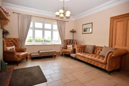 4 bedroom Detached house for sale in Main Road, Grainthorpe, LN11