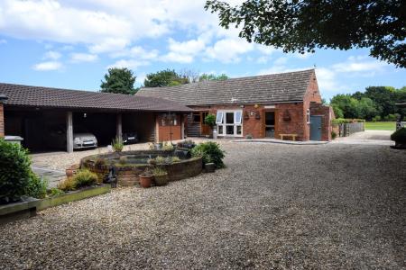 4 bedroom Detached house for sale in Main Road, Grainthorpe, LN11