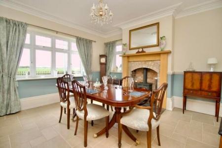 4 bedroom Detached house for sale in Main Road, Grainthorpe, LN11