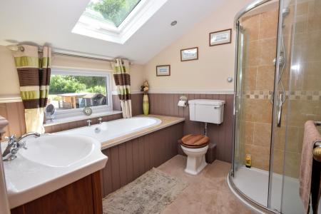 4 bedroom Detached house for sale in Main Road, Grainthorpe, LN11
