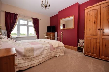 4 bedroom Detached house for sale in Main Road, Grainthorpe, LN11