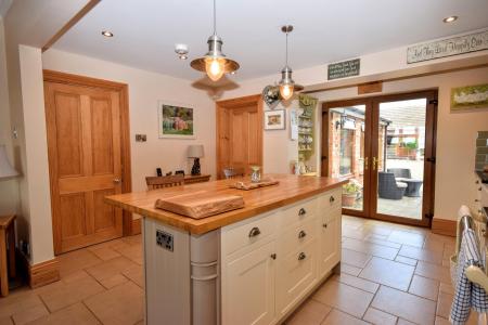 4 bedroom Detached house for sale in Main Road, Grainthorpe, LN11