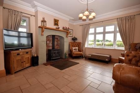 4 bedroom Detached house for sale in Main Road, Grainthorpe, LN11