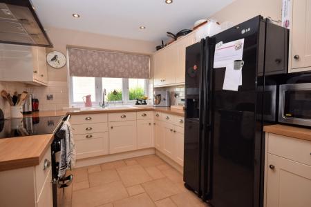 4 bedroom Detached house for sale in Main Road, Grainthorpe, LN11