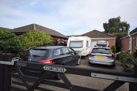 3 bedroom Detached bungalow for sale in Manor Park, Legbourne, LN11