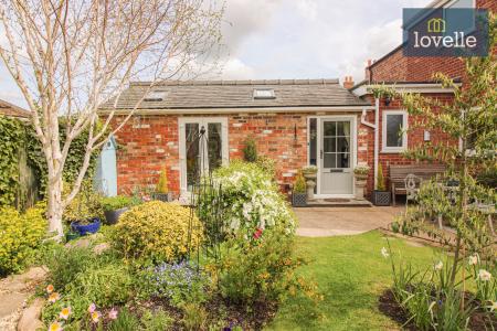 2 bedroom Semi-detached house for sale in Mount Pleasant, Louth, LN11