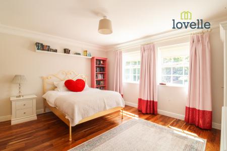 4 bedroom Detached house for sale in Old Main Road, Barnoldby Le Beck, DN37