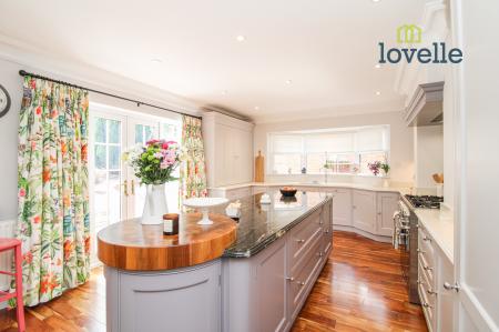 4 bedroom Detached house for sale in Old Main Road, Barnoldby Le Beck, DN37