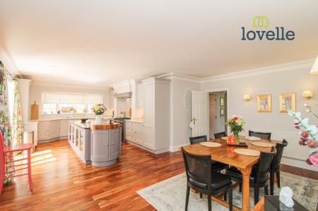 4 bedroom Detached house for sale in Old Main Road, Barnoldby Le Beck, DN37