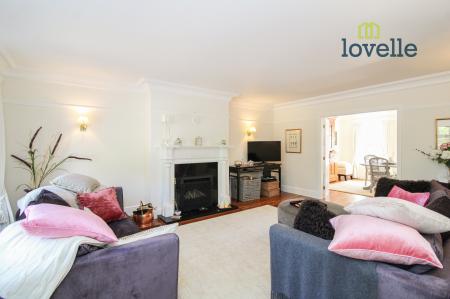 4 bedroom Detached house for sale in Old Main Road, Barnoldby Le Beck, DN37