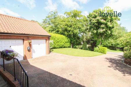 4 bedroom Detached house for sale in Old Main Road, Barnoldby Le Beck, DN37