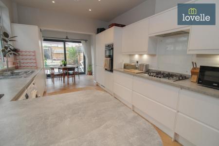 4 bedroom Town house for sale in Park Avenue, Grimsby, DN32